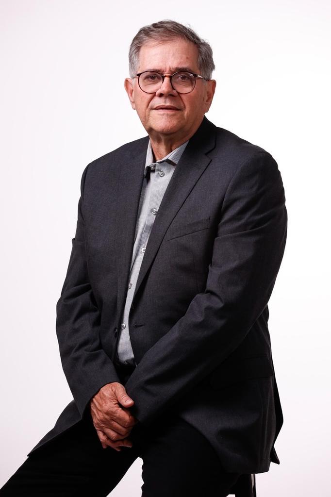 Dr. Ricardo Camarinha — Postura de autoridade institucional