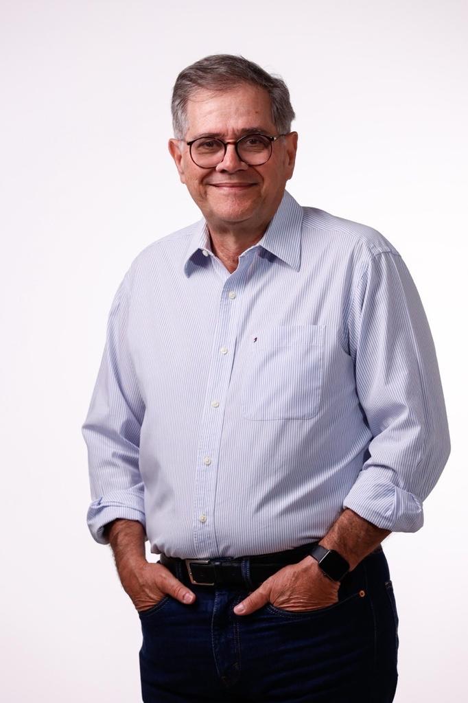 Dr. Ricardo Camarinha explicando o método Como Viver Mais e Melhor